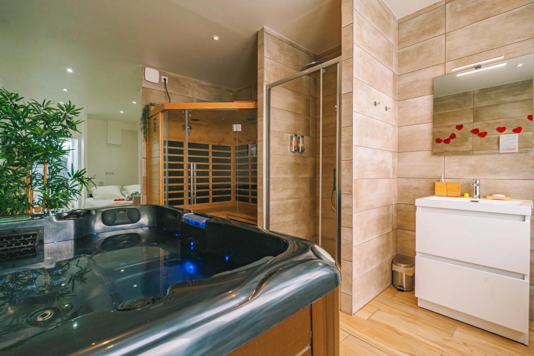 Spa Appartement O Temps Suspendu Reims Centre Sauna Et Jacuzzi Exterior photo