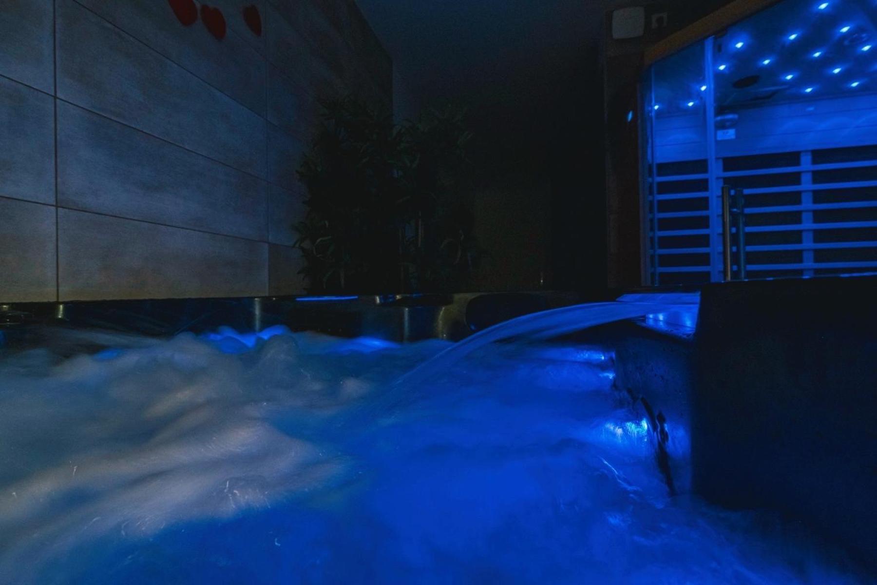 Spa Appartement O Temps Suspendu Reims Centre Sauna Et Jacuzzi Exterior photo