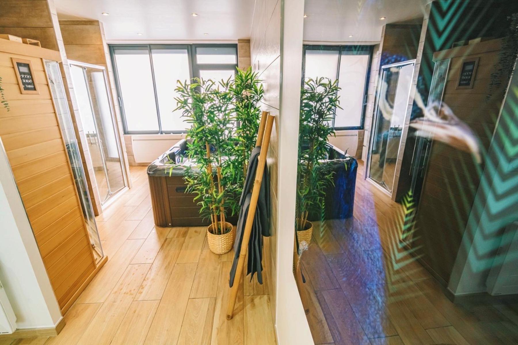 Spa Appartement O Temps Suspendu Reims Centre Sauna Et Jacuzzi Exterior photo